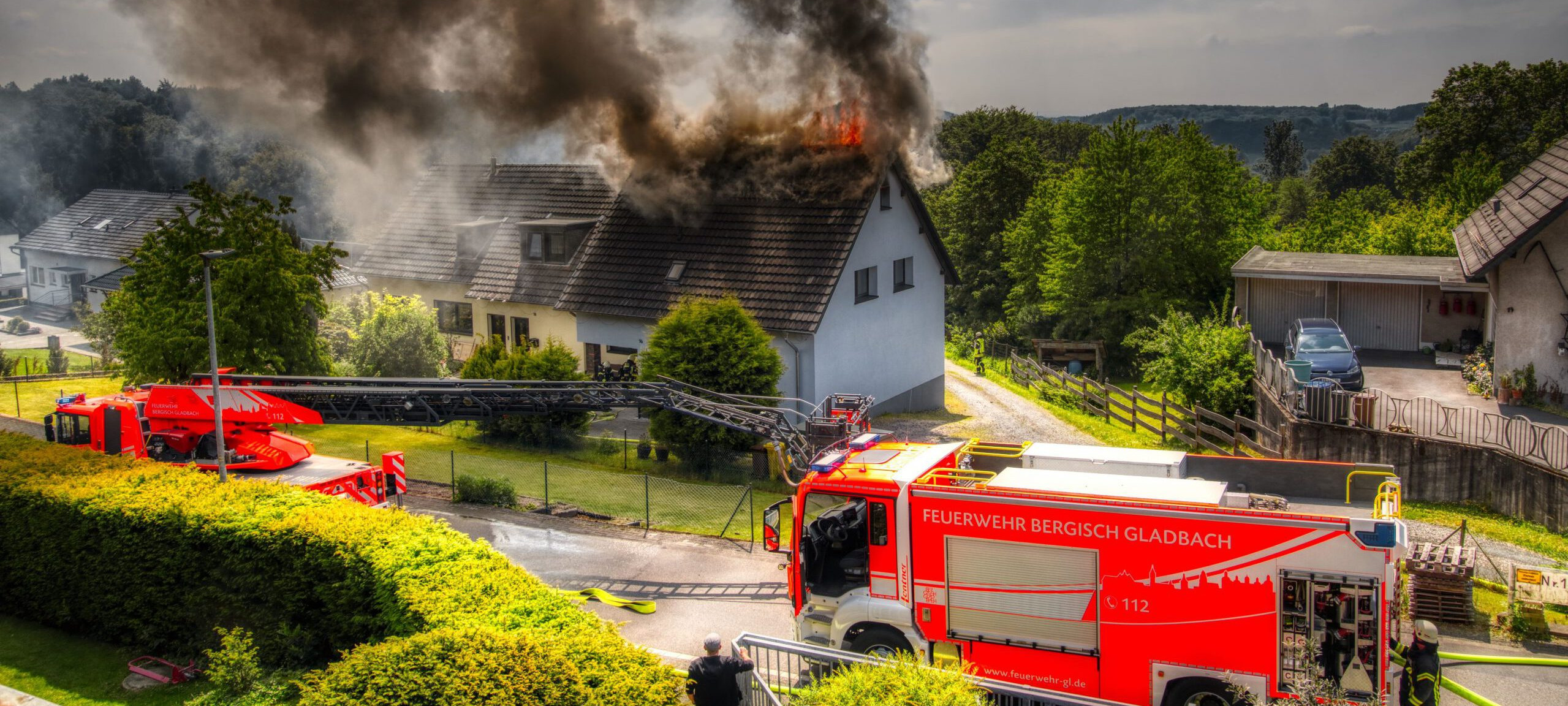 Brandbekämpfung von Dachstuhlbrands eines Einfamilienhauses